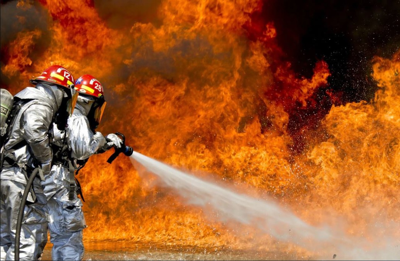 Altas temperaturas: EPIs adequados são fundamentais para proteger profissionais que combatem incêndios - Revista Incêndio
