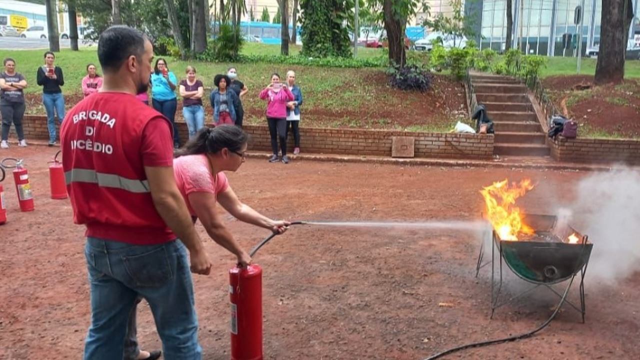 Mais de 500 servidores participam de novo curso de Brigada de Incêndio em Foz do Iguaçu - Revista Incêndio