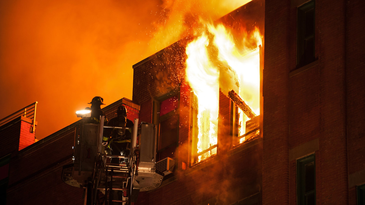 Notícias de incêndios estruturais nas indústrias aumentam 17% até abril - Revista Incêndio