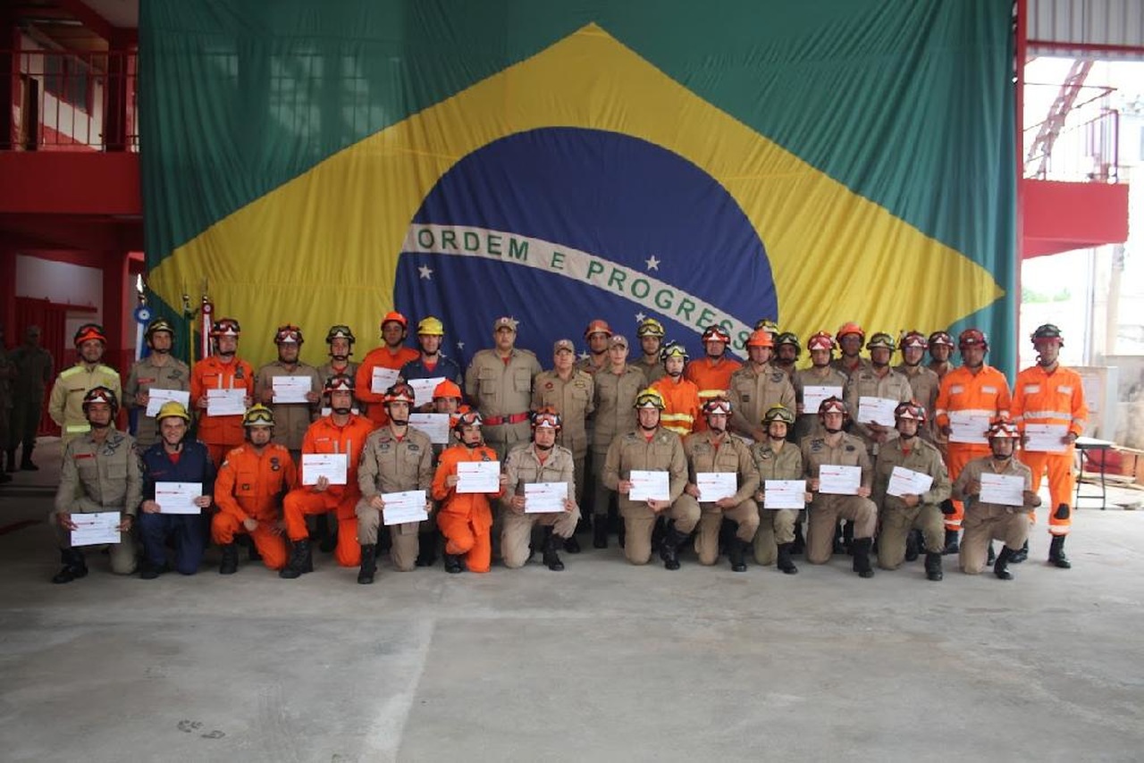 Corpo de Bombeiros certifica 33 peritos em incêndios florestais - Revista Incêndio