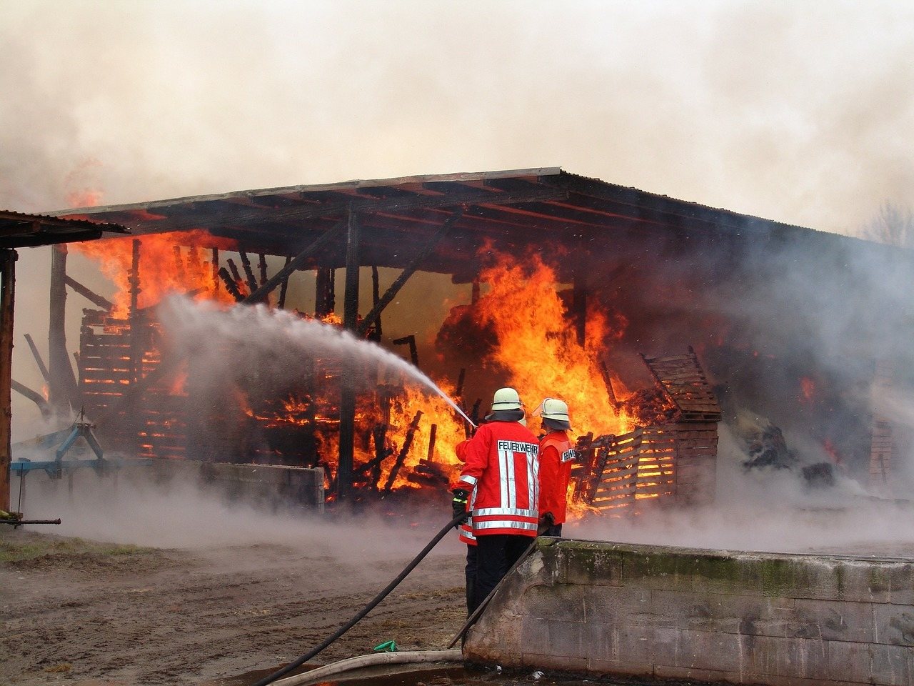 Notícias de incêndios estruturais aumentam 8,6% em outubro - Revista Incêndio