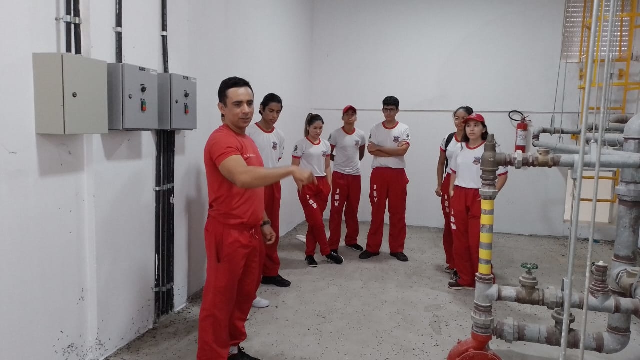 Programa Jovem Brigadista visita sistema preventivo contra incêndio em edifício no Cariri - Revista Incêndio