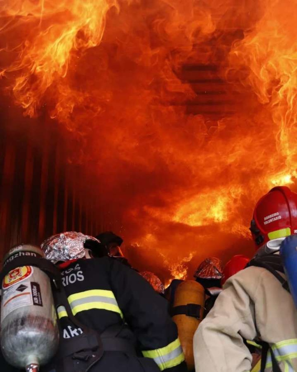 Incêndios estruturais: como treinar bombeiros voluntários? - Revista Incêndio