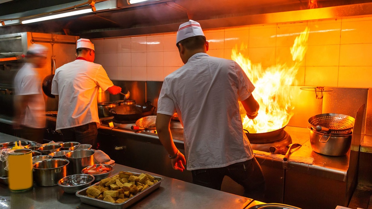 Cozinhas industriais merecem cuidados redobrados para evitar risco de incêndios - Revista Incêndio