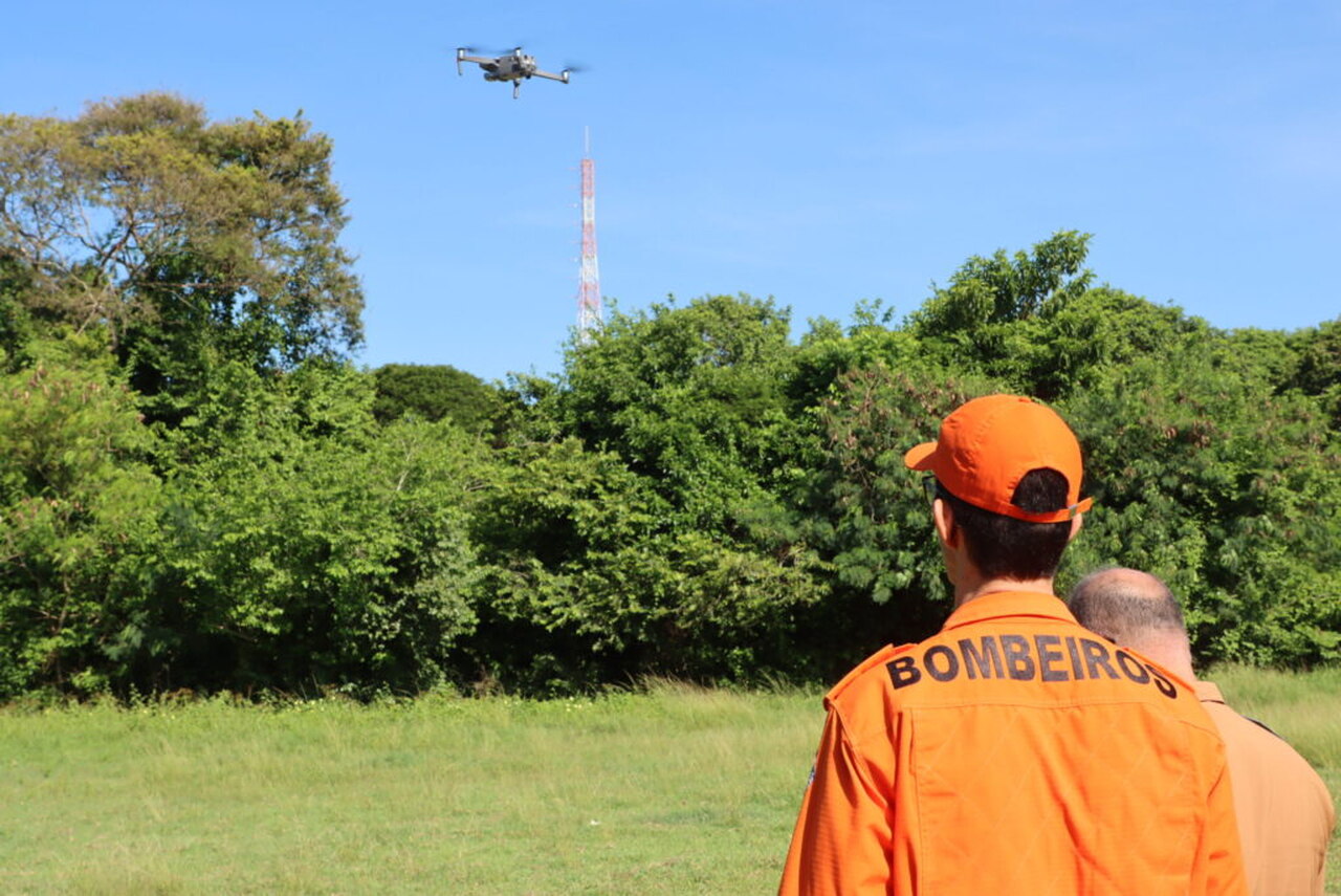 Drones auxiliam no trabalho dos bombeiros - Revista Incêndio