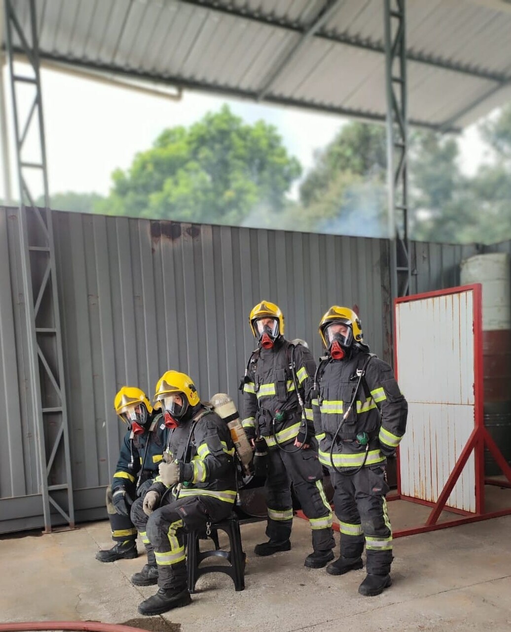 Bombeiros Comunitários participam de treinamento para combate a incêndios estruturais - Revista Incêndio