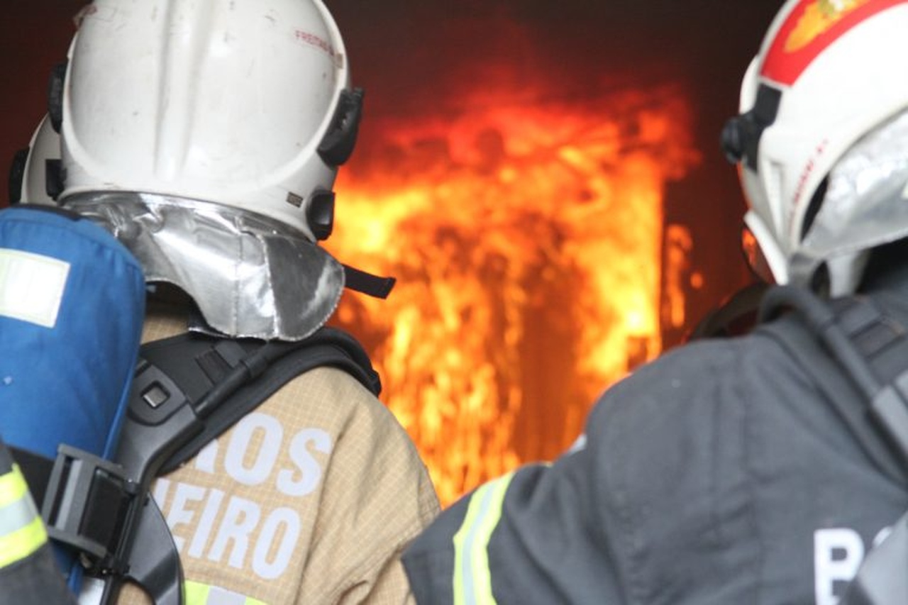 Incêndios residenciais: bombeiros alertam para verificação de instalações elétricas - Revista Incêndio