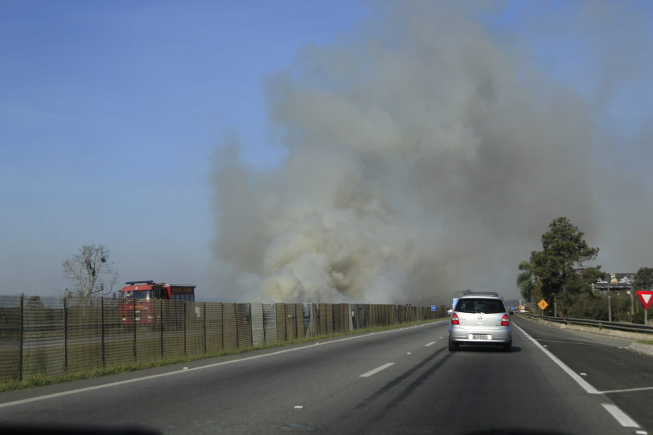 Lei Agosto Cinza: um mês dedicado à prevenção e combate a incêndios no Paraná - RMAI