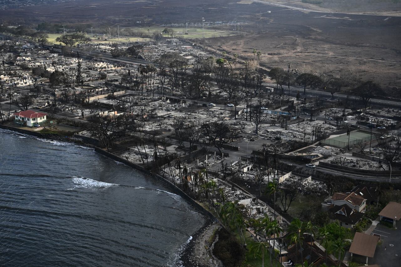 Linhas de energia estão entre os potencializadores para o aumento do incêndio no Havaí - Revista Incêndio