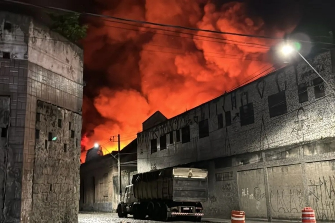 Incêndio no Porto de Santos destaca reforço das medidas de segurança em galpões com materiais inflamáveis - Revista Incêndio