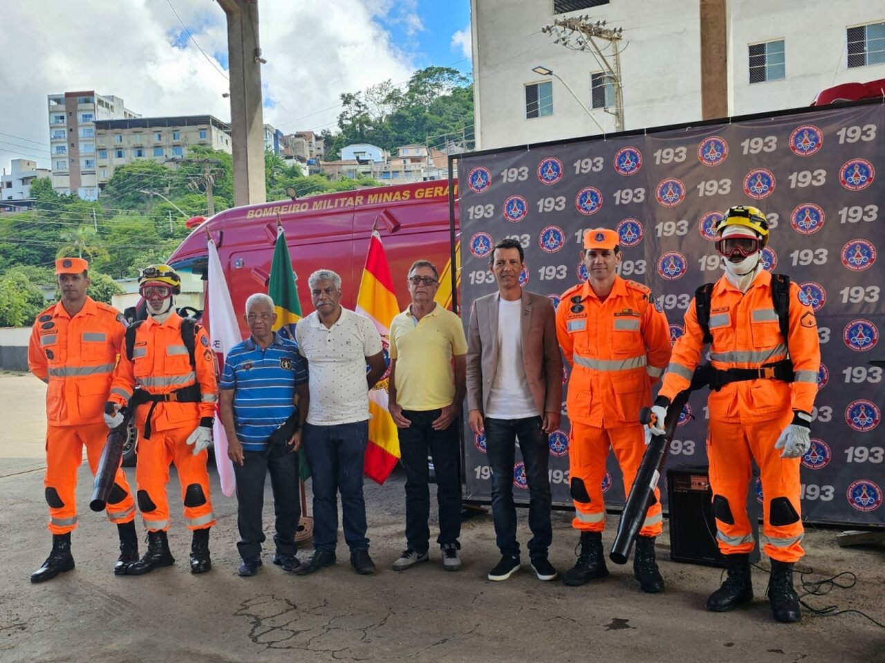 Bombeiros de Manhuaçu, MG, recebem insumos para combater incêndios florestais - Revista Incêndio