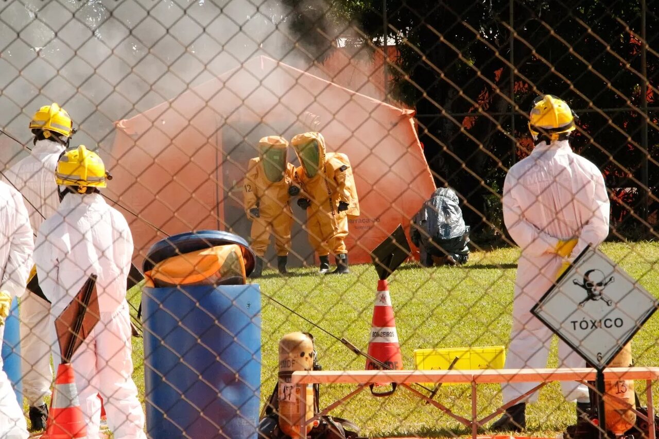 Simulação no DF prepara profissionais para lidar com vazamentos de produtos químicos - Revista Incêndio